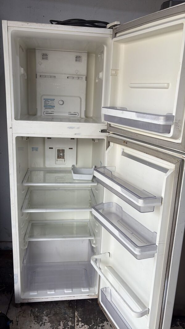 Geladeira Electrolux - 127v - Usada - Imagem 2