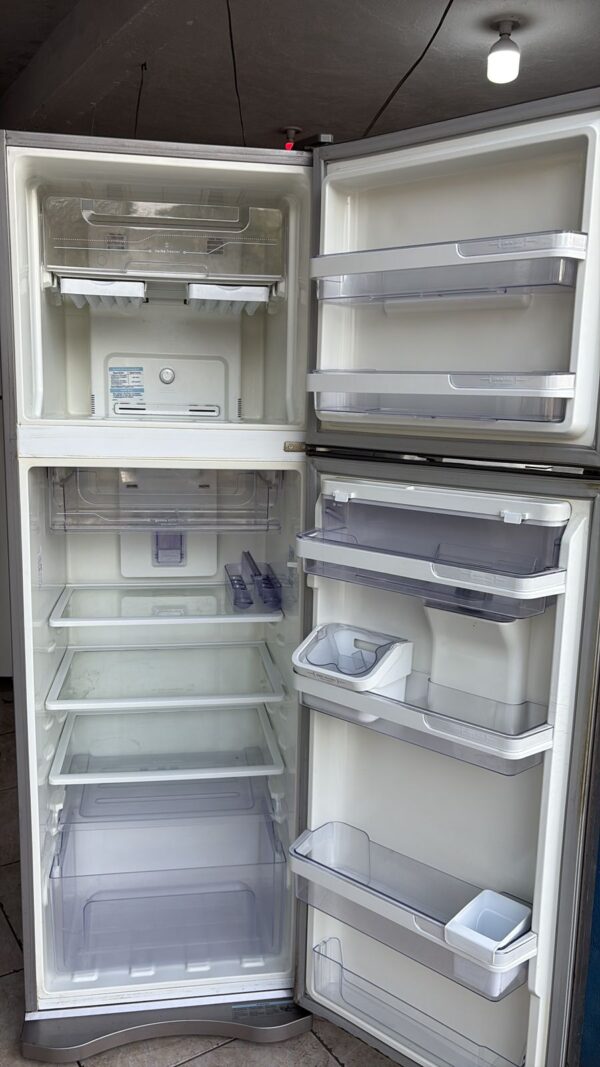 Geladeira Electrolux - 127v - Usada - Imagem 2