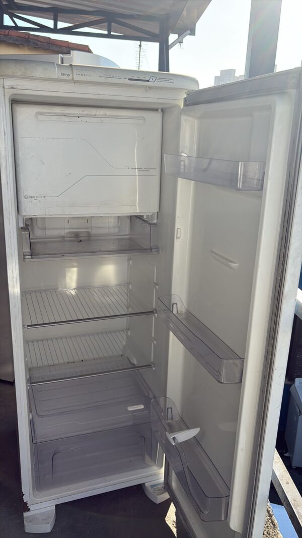 Geladeira Electrolux - 127v - Usada - Imagem 2