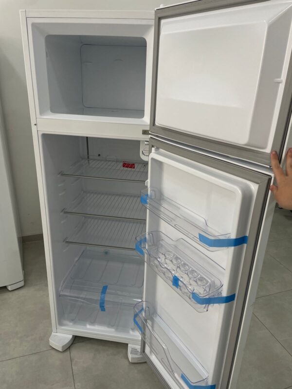 Geladeira Electrolux - 220v - Semi Nova - Imagem 2